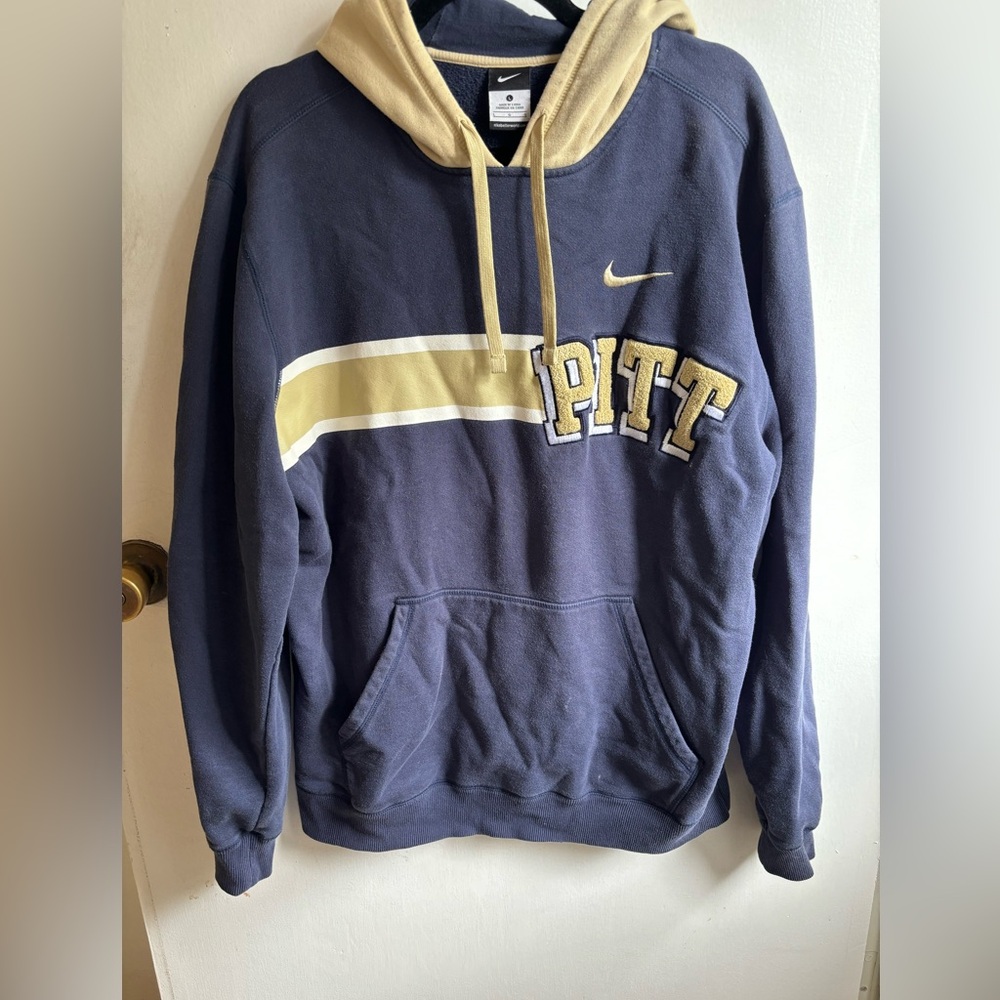 Nike Men’s Pittsburgh University Large sweatshirt.